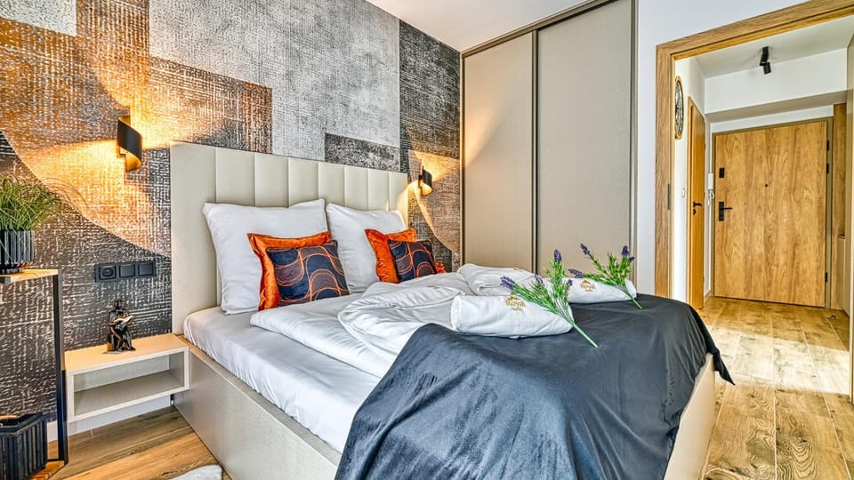 Bed, Bedroom, towels, wardrobe