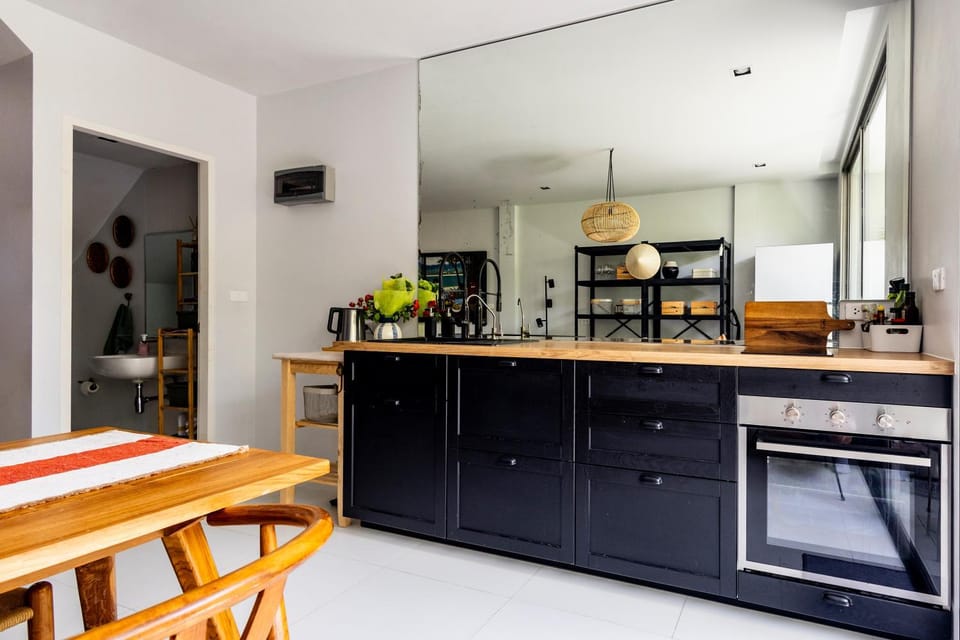 Kitchen or kitchenette, Dining area, oven, stove