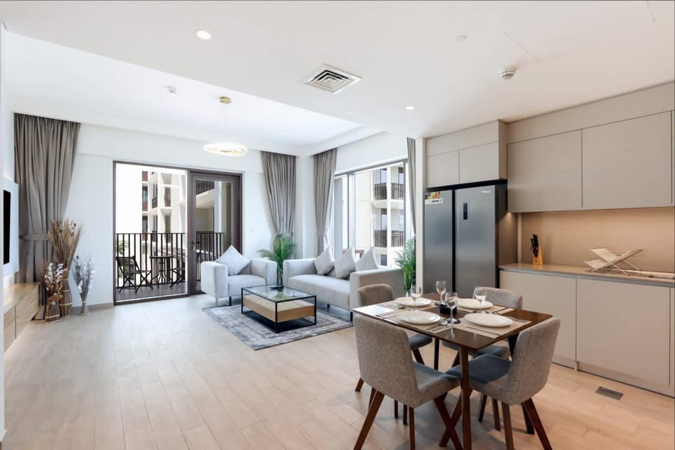 Kitchen or kitchenette, Living room, Seating area, Dining area, oven