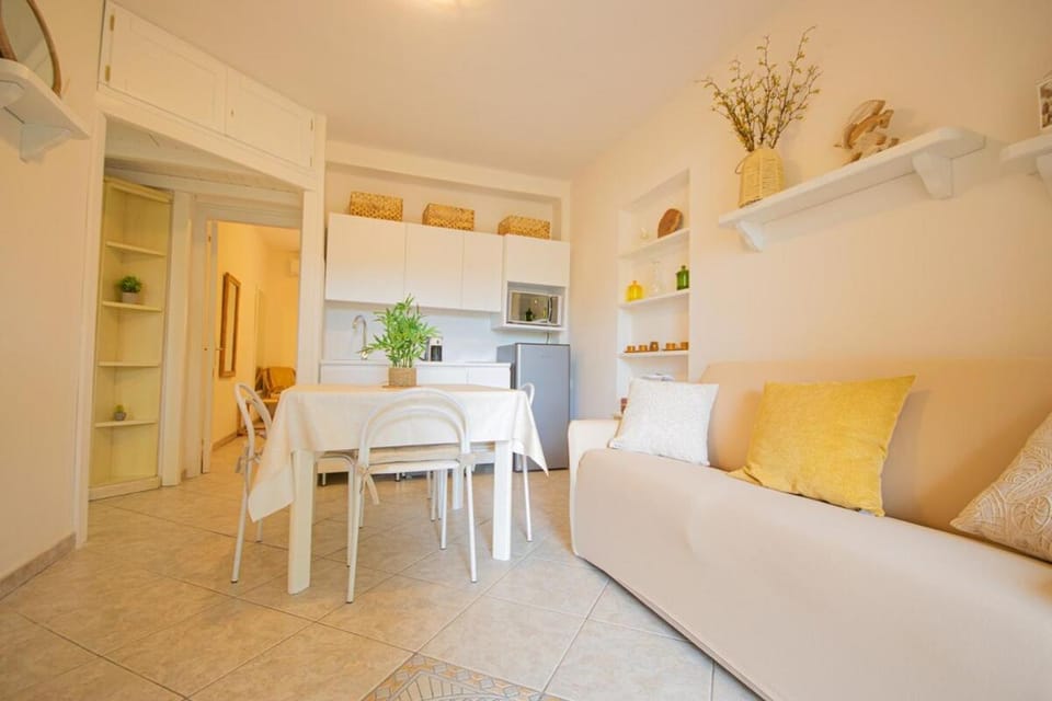 Yellow Sun Suite Apartment in Porto Rotondo