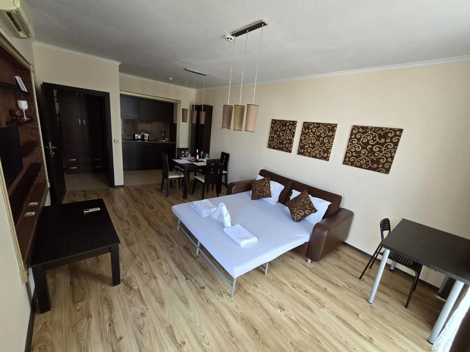 Kitchen or kitchenette, Living room