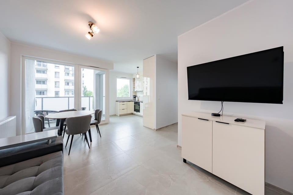TV and multimedia, Kitchen or kitchenette, Living room, Dining area