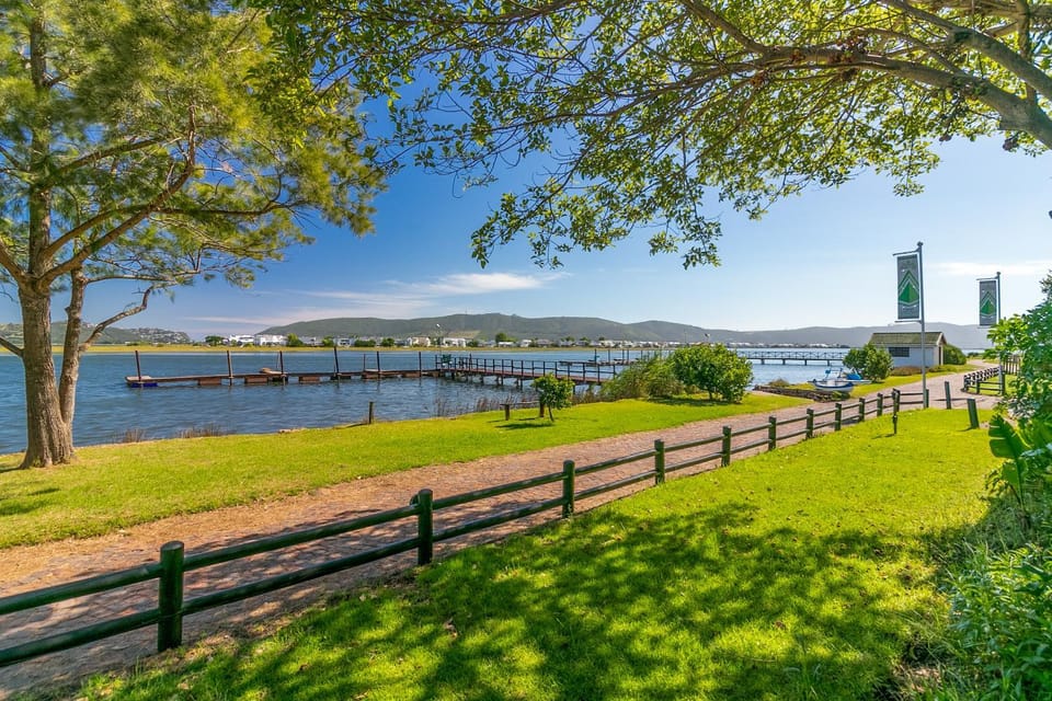 Knysna River Club Getaways - Luxury waterfront chalets Chalet in Knysna