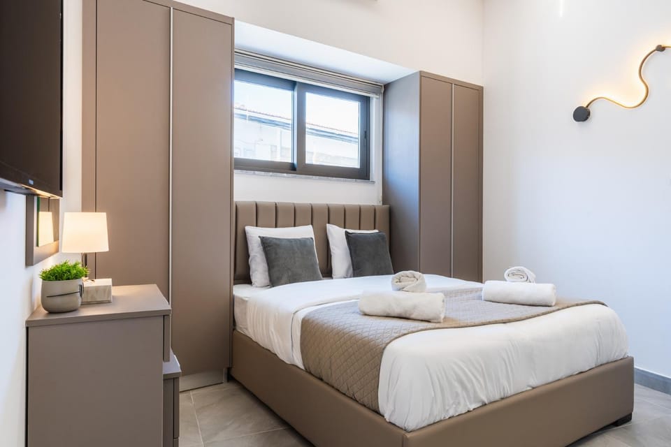 Bed, Bedroom, towels, wardrobe