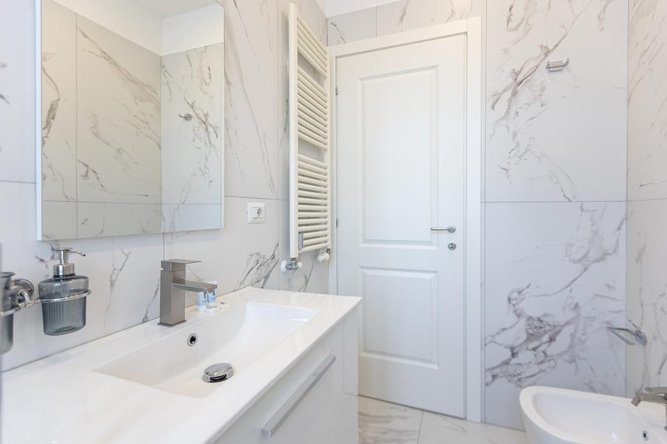 Bathroom, Bath, towels