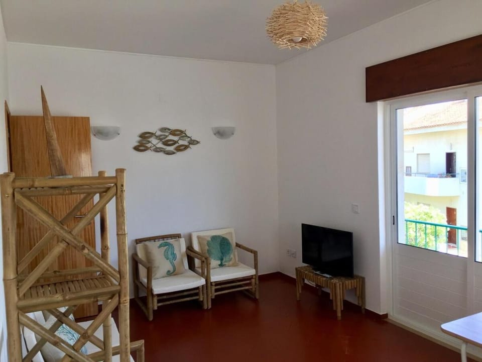 Apart 2 quartos, 350m praia Olhos d'Água, F Apartment in Olhos de Água