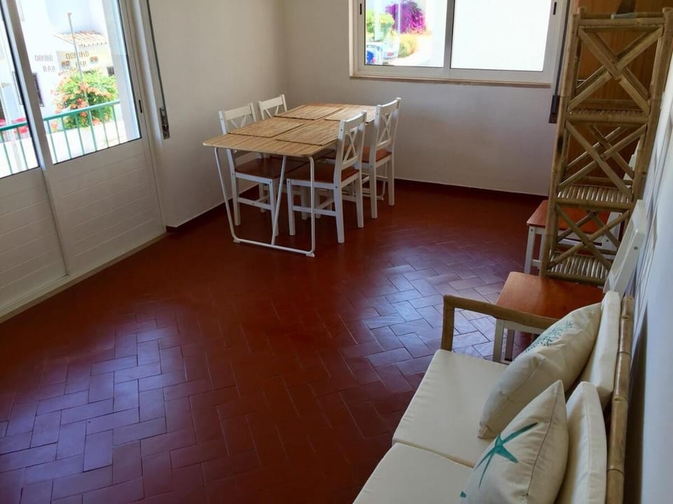 Apart 2 quartos, 350m praia Olhos d'Água, F Apartment in Olhos de Água