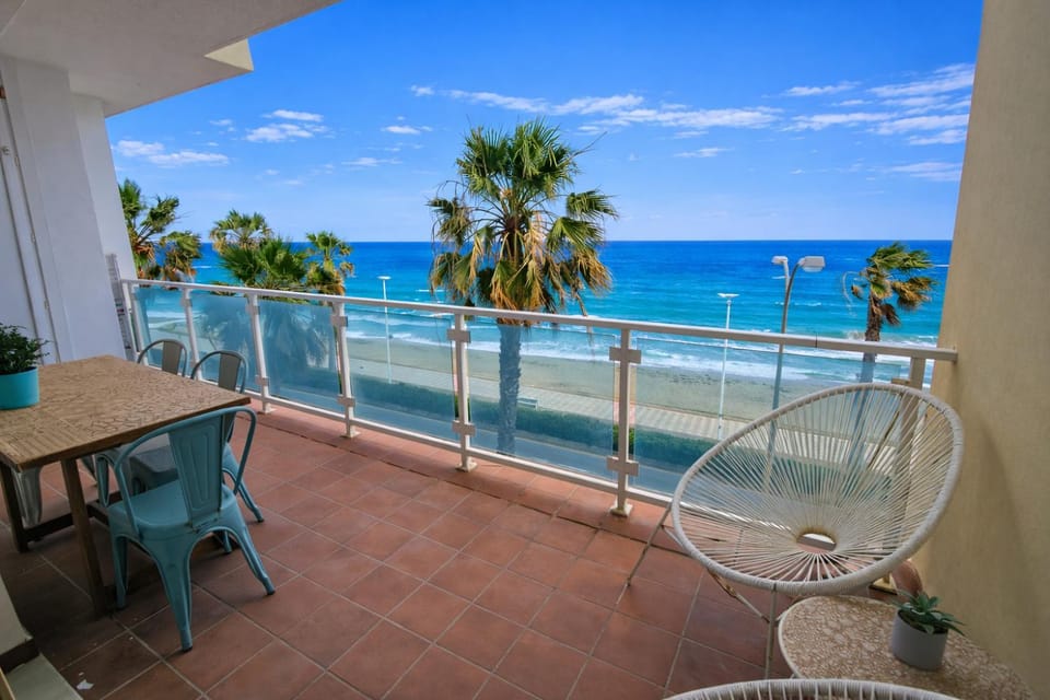 Day, Natural landscape, View (from property/room), Balcony/Terrace, Dining area, Sea view