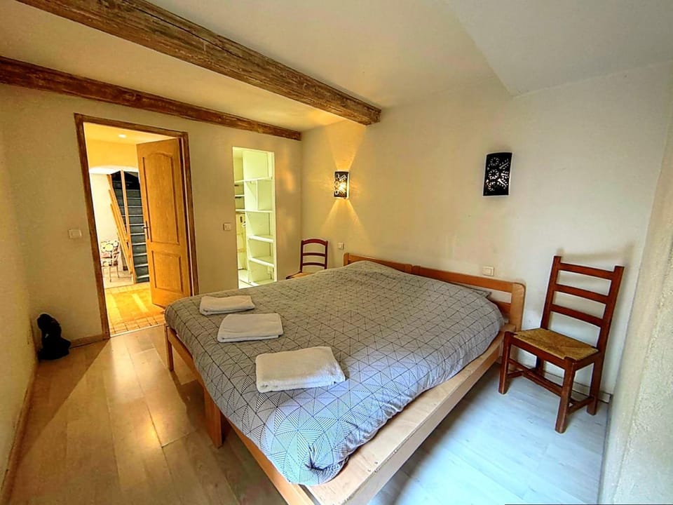 Spacieuse maison de village, centre de Lorgues House in Lorgues