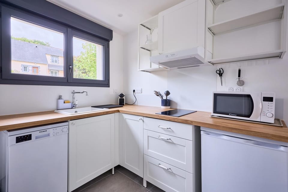 Kitchen or kitchenette, stove