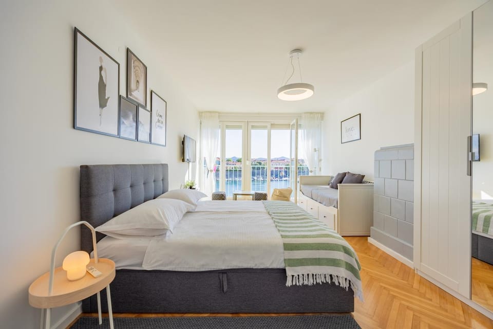 Bedroom, Sea view