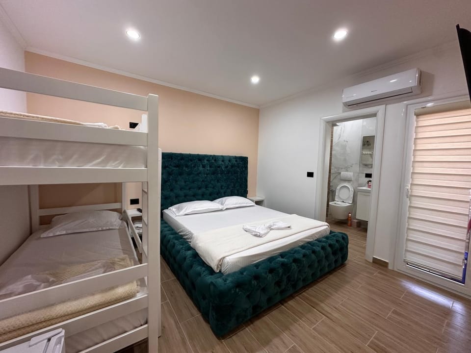 Bed, Photo of the whole room, Bedroom, bunk bed, towels