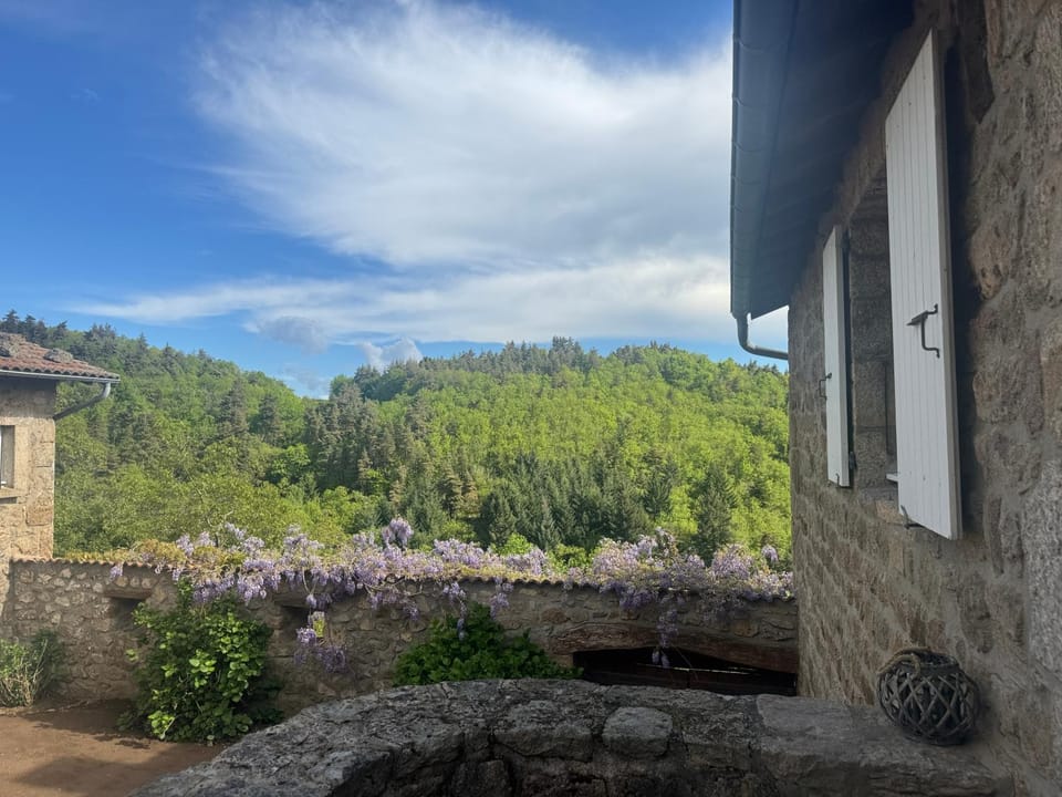 Property building, Spring, Day, Natural landscape, Balcony/Terrace, Mountain view
