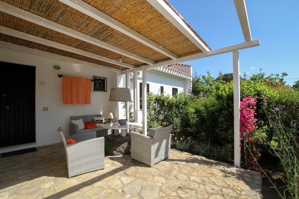 Property building, Balcony/Terrace, Living room