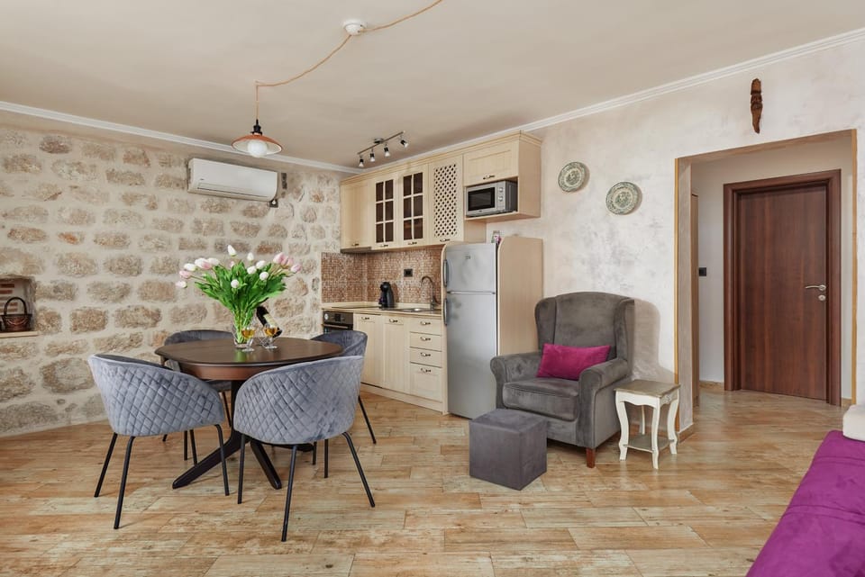 Konoba 224 Apartments Apartment in Dobrota