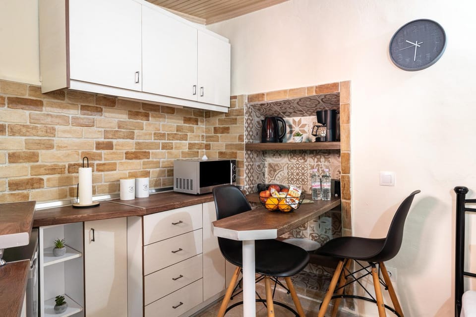 Property building, Kitchen or kitchenette, Living room