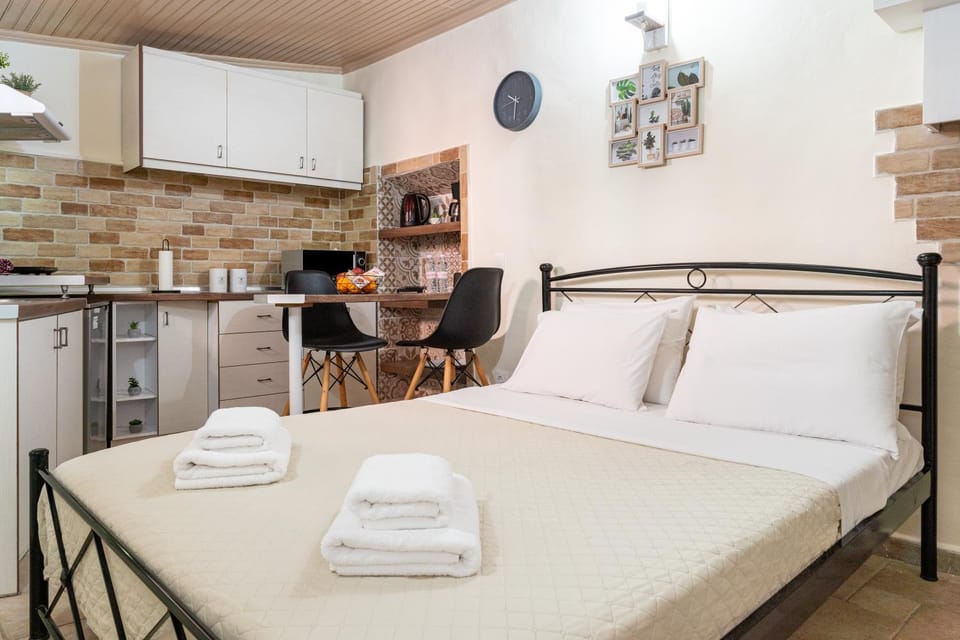 Property building, Kitchen or kitchenette, Living room