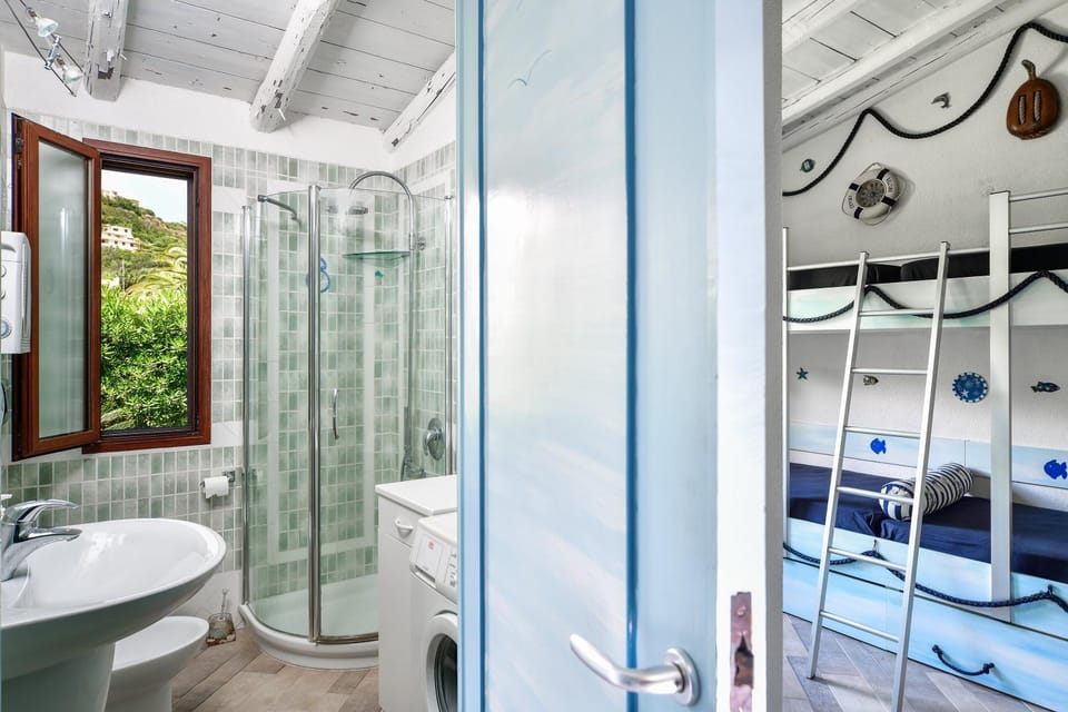 Bathroom, Living room