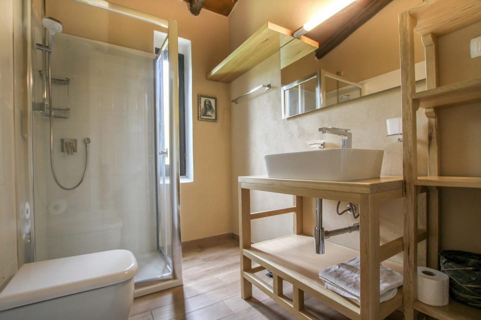 Bathroom, Living room
