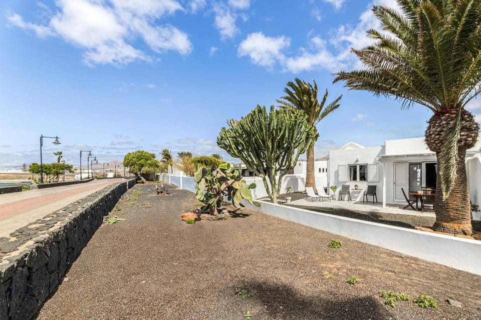 Casahost El Cable Seaview Beach house House in Isla de Lanzarote