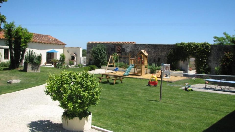 Limerac Child Friendly Farmhouse House in Nouvelle-Aquitaine