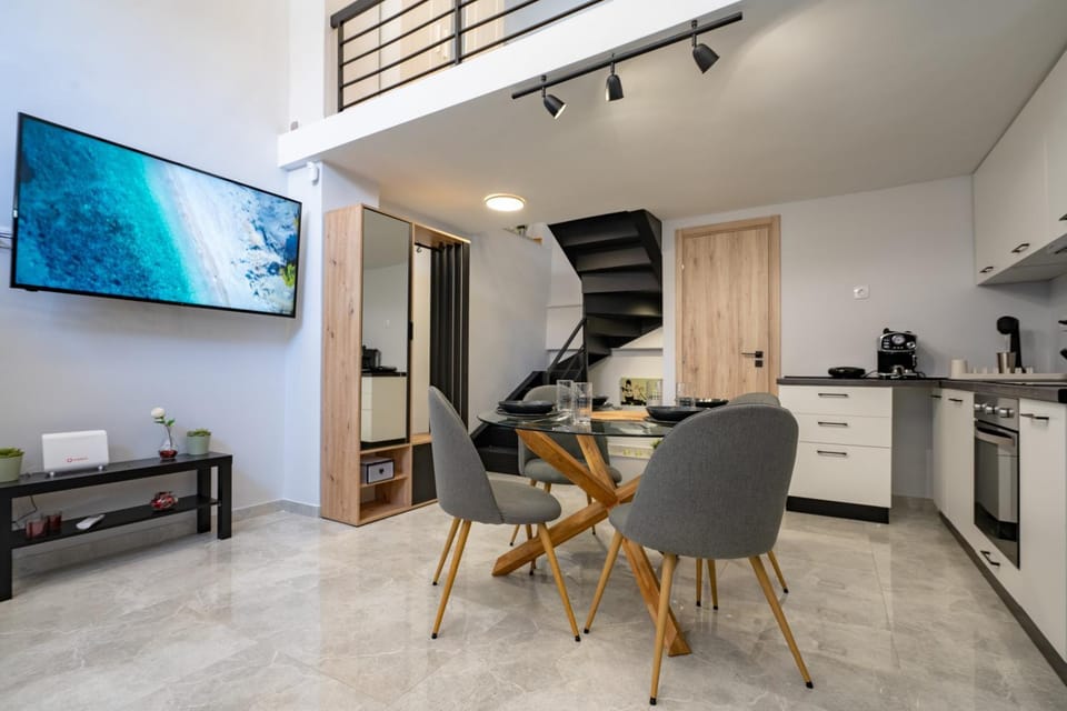 LEX & LUX 3-Levels Maisonette Apartment in Athens