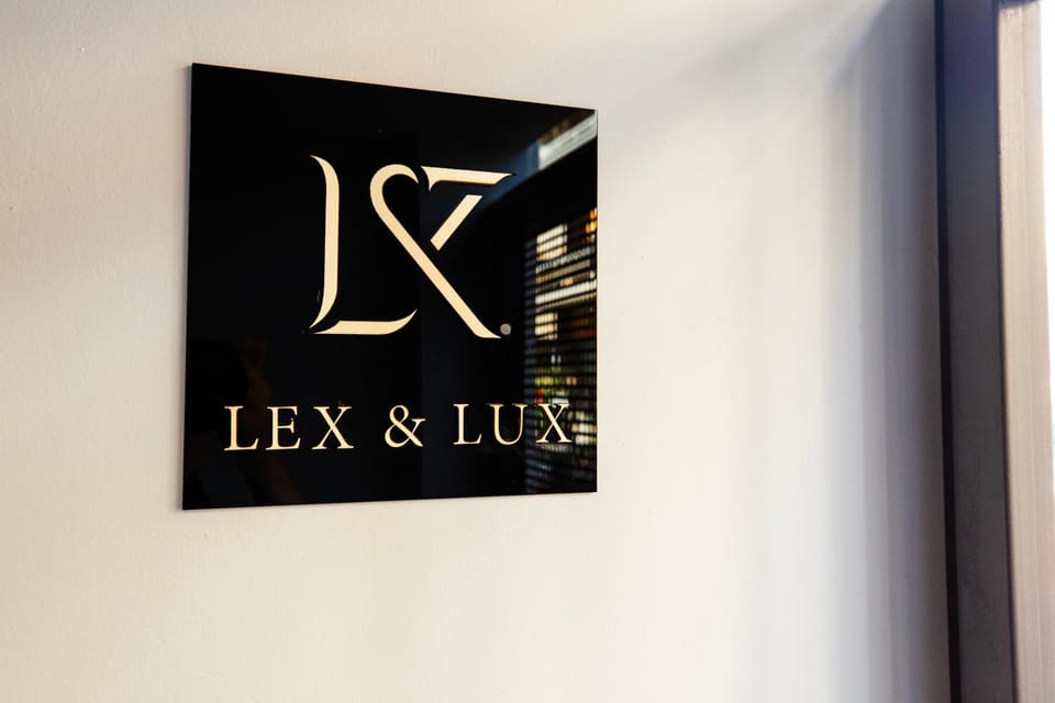 Property logo or sign, Logo/Certificate/Sign, Text overlay