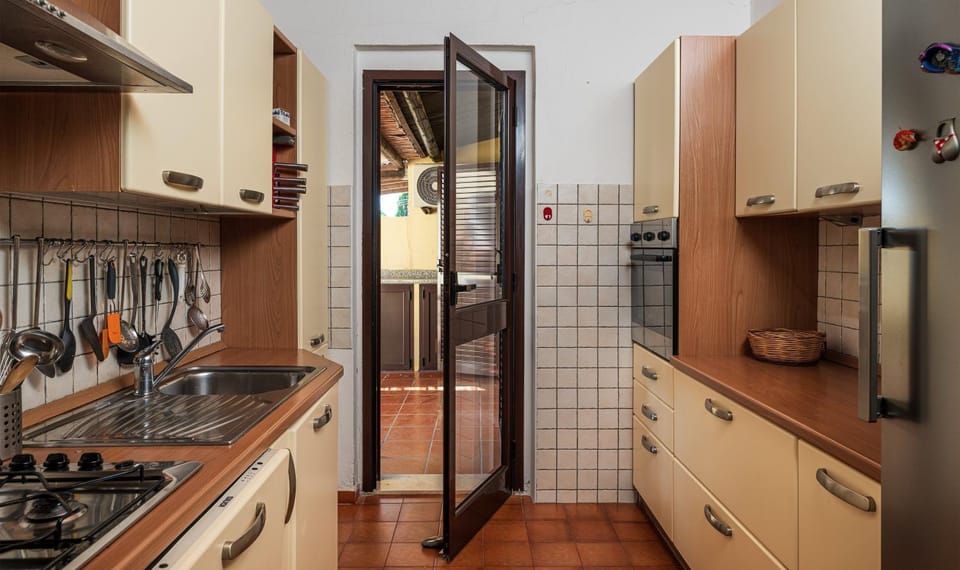 Kitchen or kitchenette, Living room