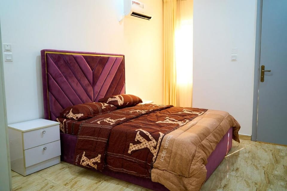 Bed, Photo of the whole room, Bedroom, air conditioner
