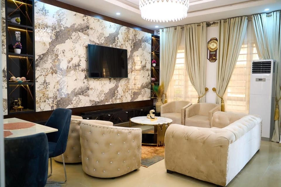 Communal lounge/ TV room, TV and multimedia, Living room, Seating area, Evening entertainment, air conditioner