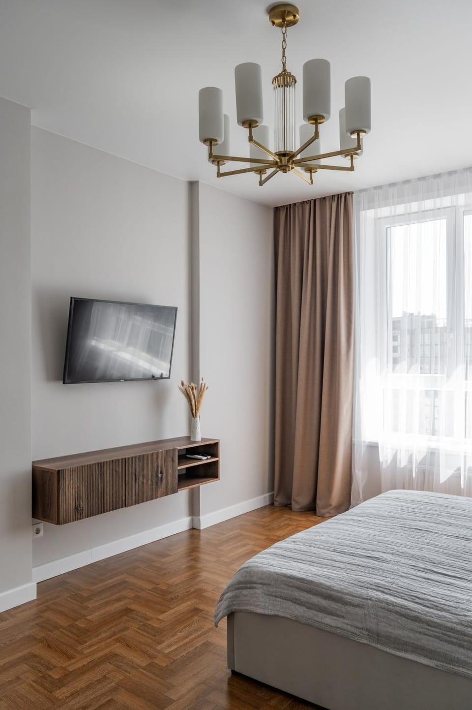 Bed, TV and multimedia, Bedroom