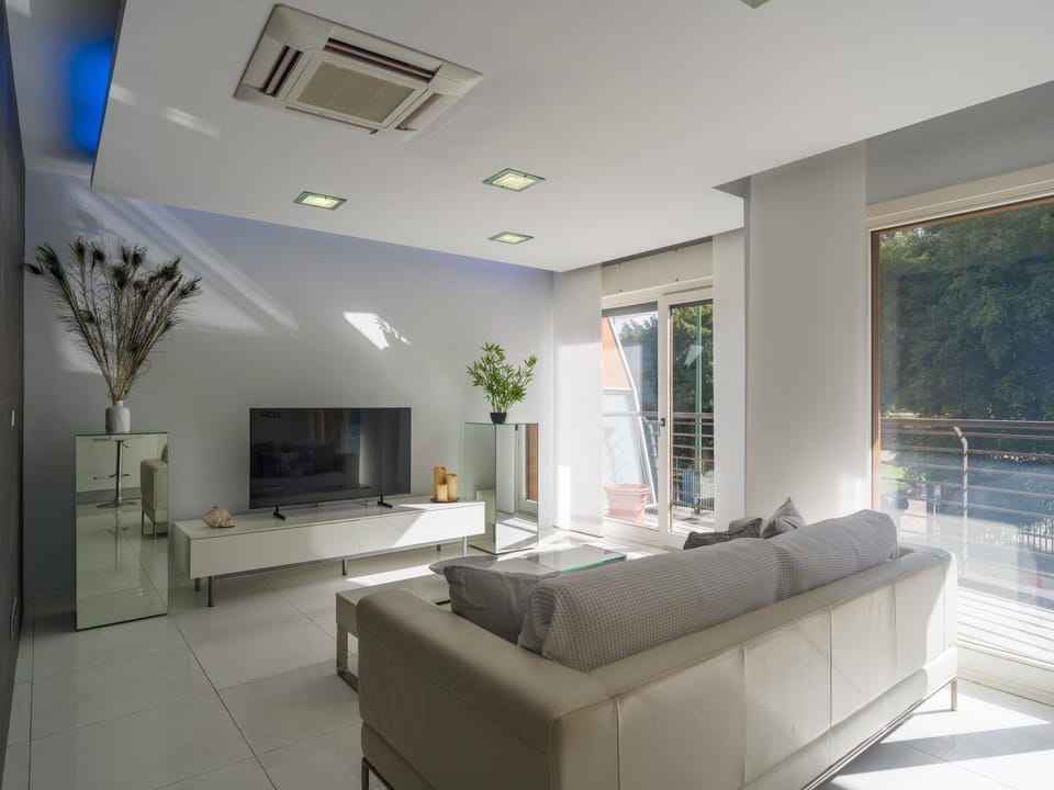 TV and multimedia, Living room, air conditioner
