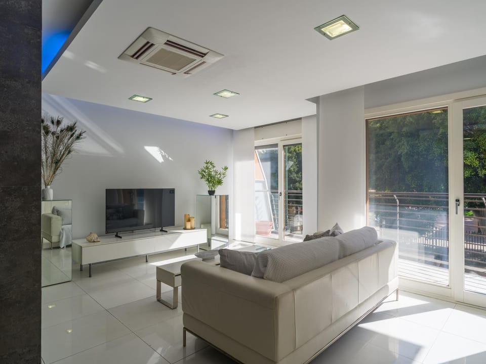 TV and multimedia, Living room, air conditioner