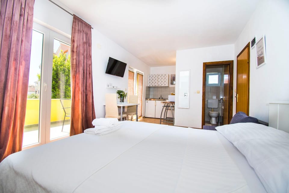 Dining area, Bedroom