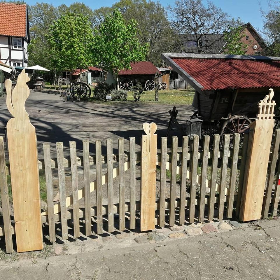 Schäferwagen auf dem Antikhof Bed and Breakfast in Lower Saxony, Germany