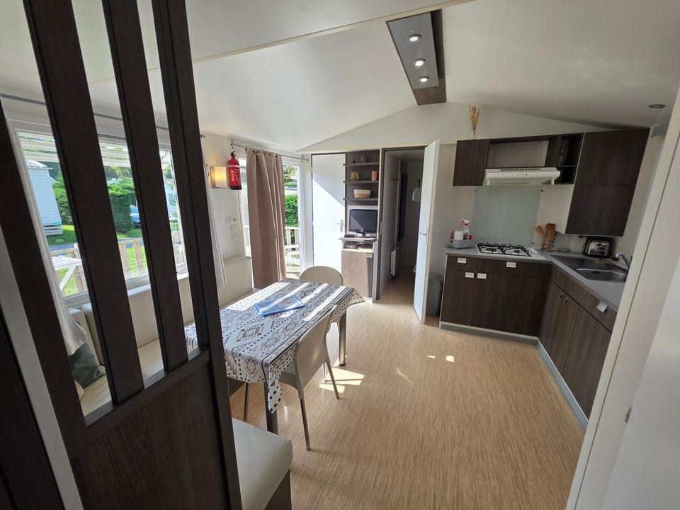 Houlgate-420- Mobilhome cosy 3 chambres 6 personnes Camping 5 étoiles Campground/ 
RV Resort in Houlgate