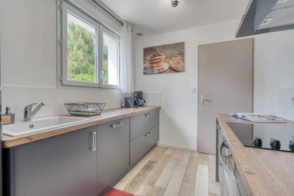 Kitchen or kitchenette, dishwasher, pet friendly, stove