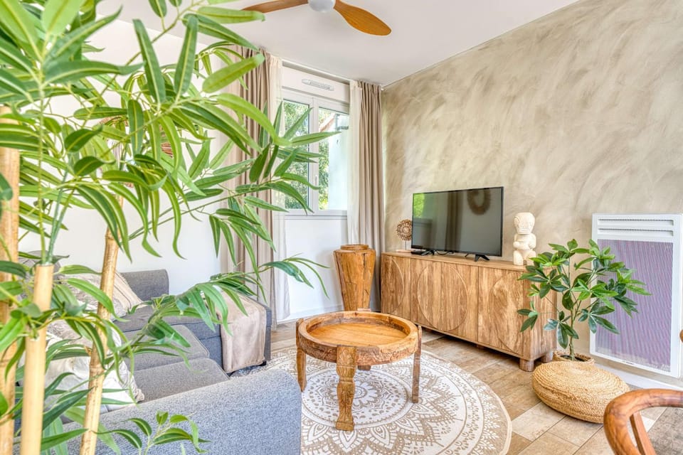 Communal lounge/ TV room, TV and multimedia, Living room