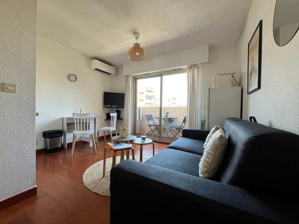 TV and multimedia, Living room, Dining area