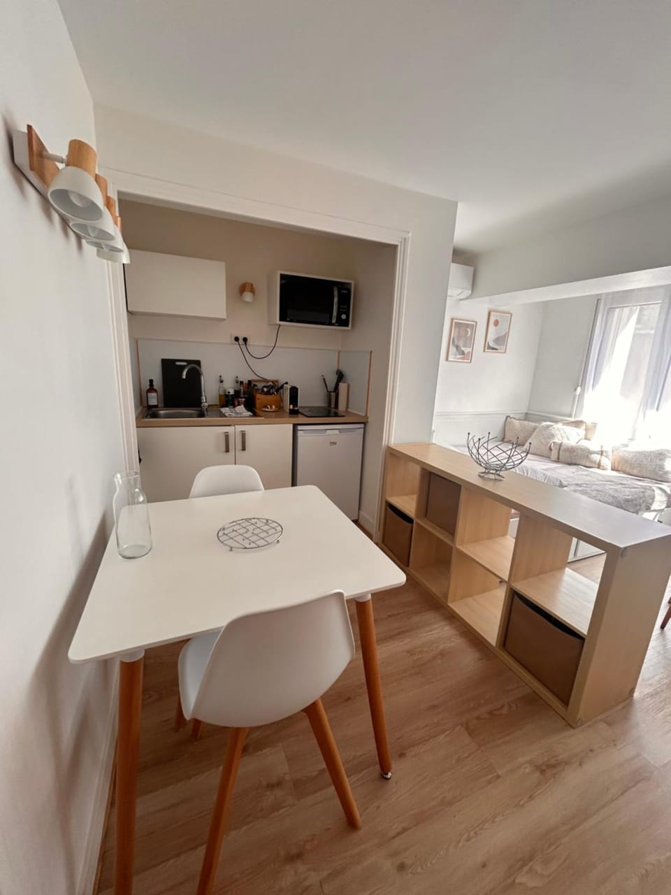 Kitchen or kitchenette, Dining area, stove