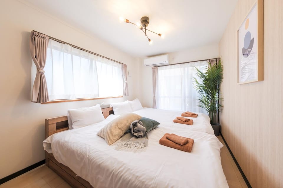 Bed, Bedroom, towels