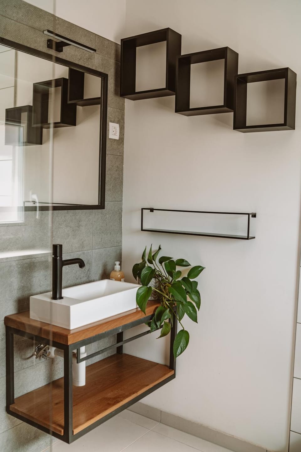 Bathroom, Other, Decorative detail