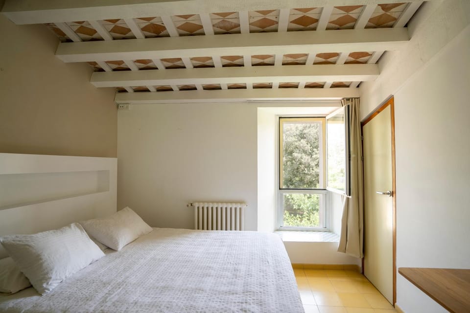 Bed, Bedroom, Garden view