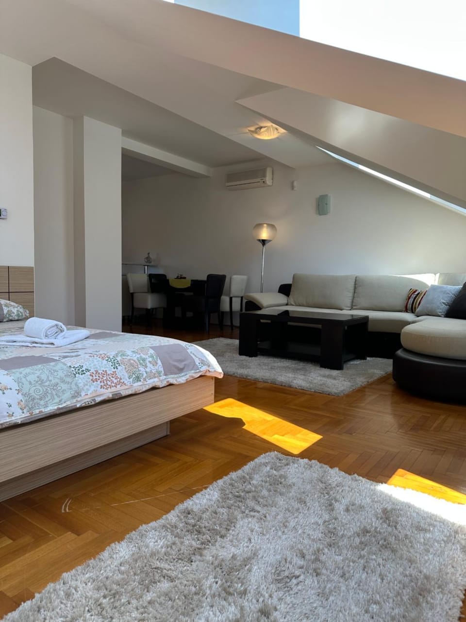 Bed, Living room