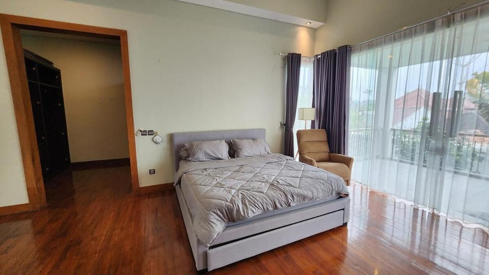 Pet Friendly 4BR Pool Villa Apartment in South Jakarta City