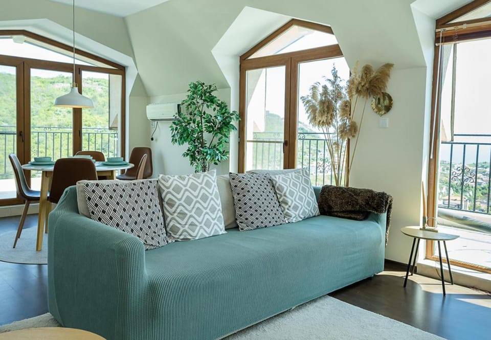 View (from property/room), Balcony/Terrace, Living room, Seating area
