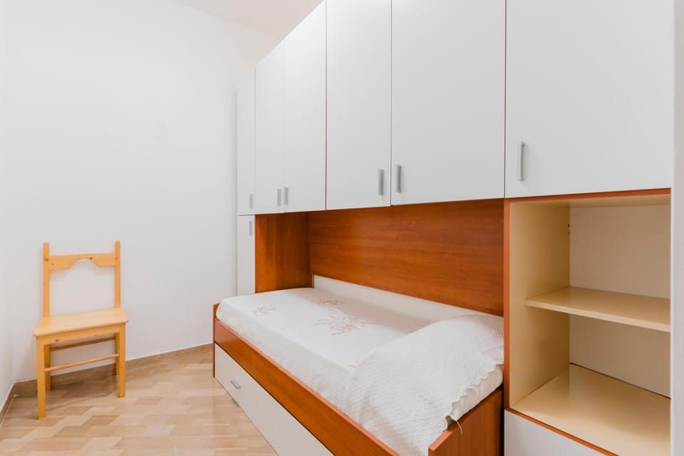 Bed, Photo of the whole room, Bedroom, wardrobe