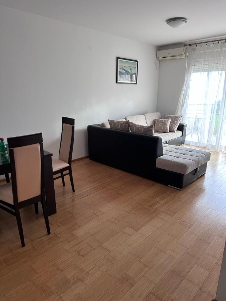 Bed, Seating area