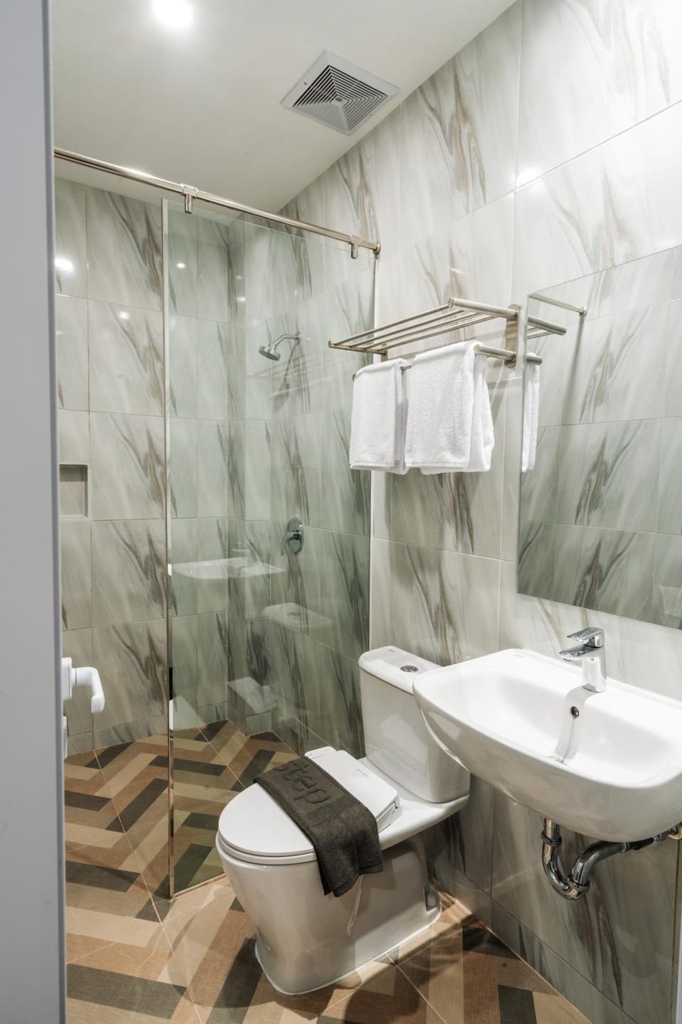 Bathroom, towels