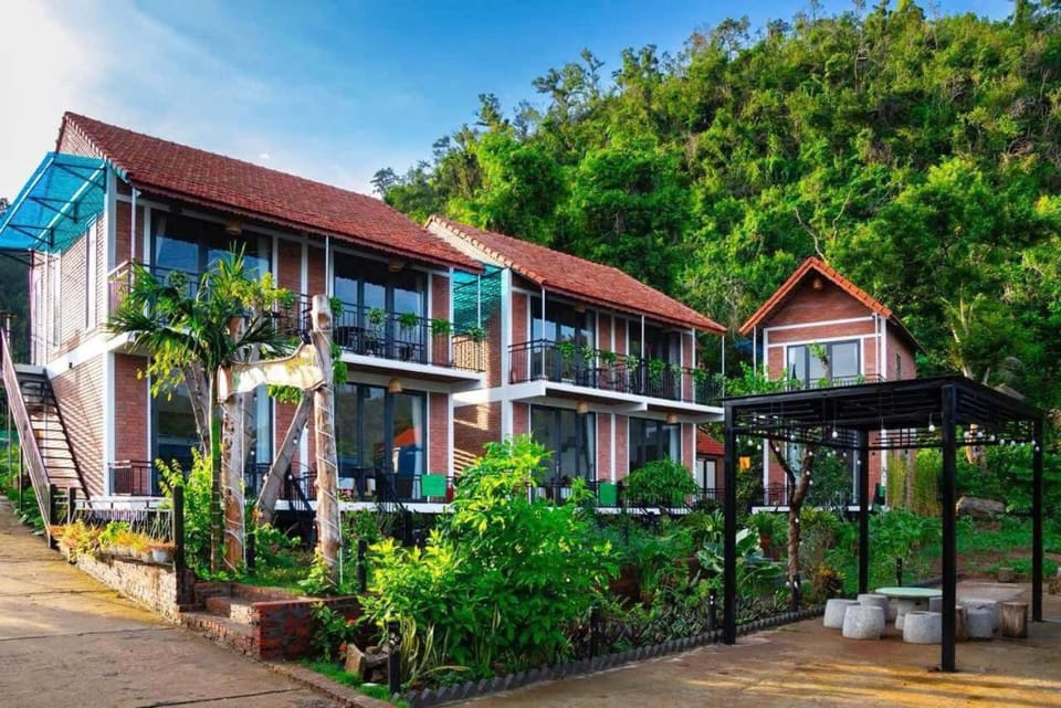 Property building, Day, Garden, View (from property/room), Balcony/Terrace, Garden view
